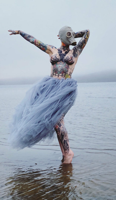 cignosuicide nude actress pics