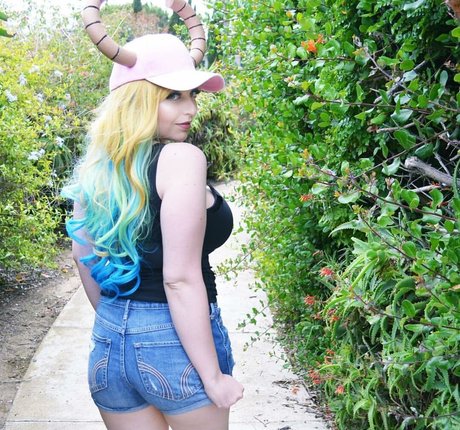 Joanne Rose naked model img