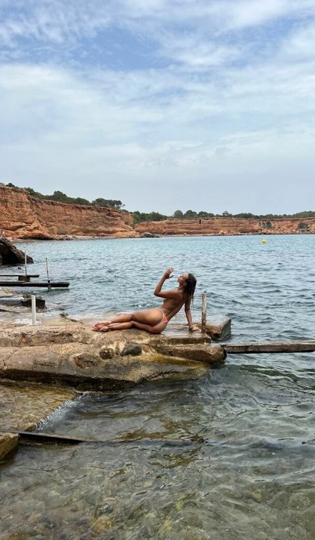 Meeryo7 art model picture