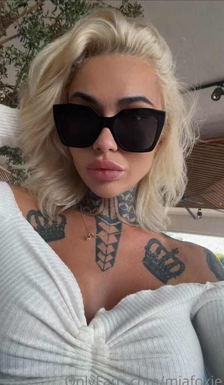 miafoxie sexy actress picture