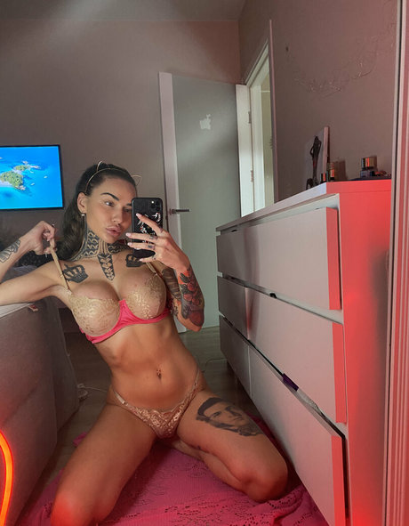 miafoxie top pornstar galleries