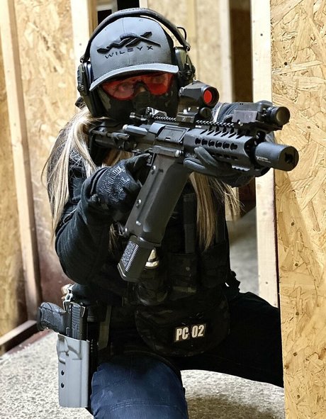 Femmefataleairsoft exclusive model pics