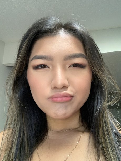 Mia Chung high quality model img