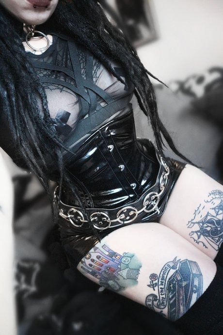 Chaos Pixie model pornographic photo