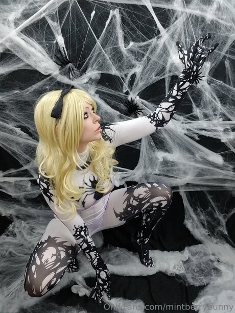 MintBerryBunny model hot pic