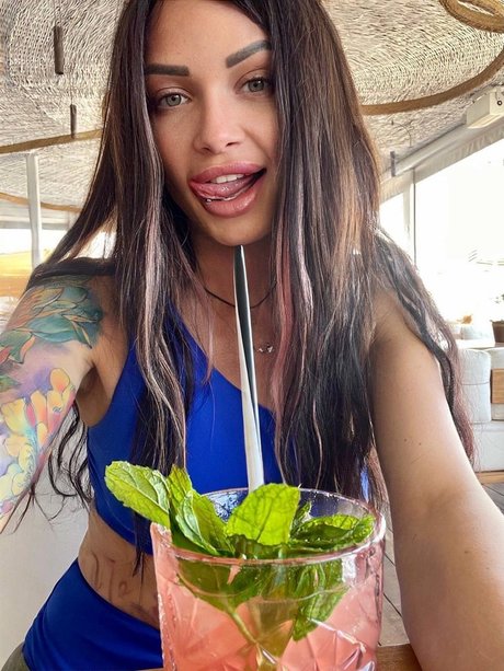 Carolina Cakes erotic model archive