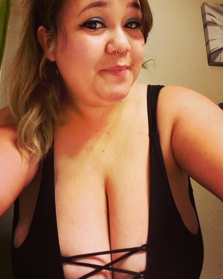 MamaMilkJugs erotic actress pics