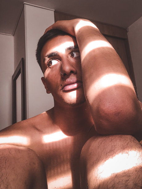 Julian Largo nude model images