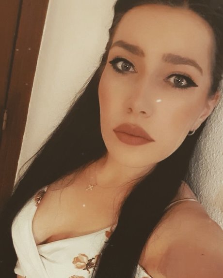 M Ele_ model beautiful image