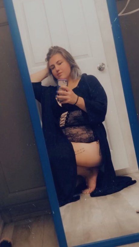 Candy licking good23 star erotic photo