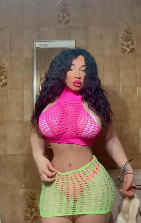 Busty Latina star erotic archive