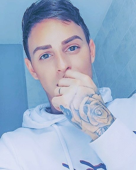 Cameron James exclusive star photos