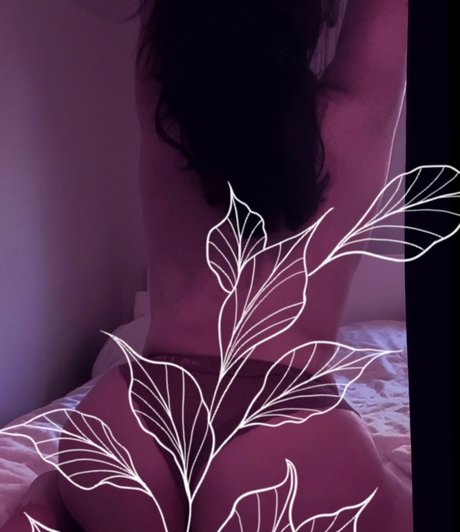 young onlyfans hot naked photo