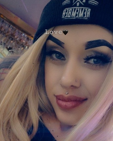 MoonBabe420 top model gallery