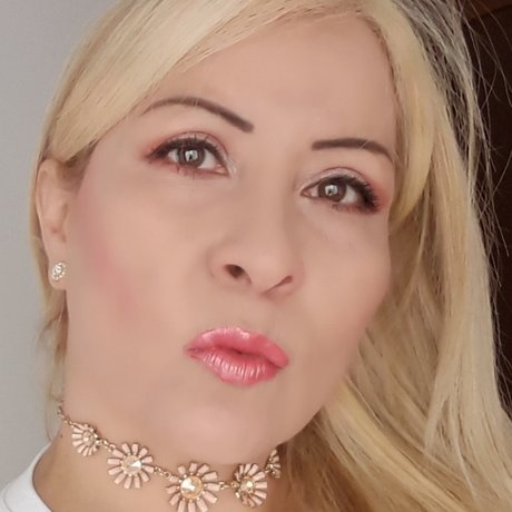 Peque a Diabla99 free pornstar photos