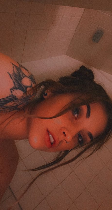 MollyPopz pornstar erotic photo