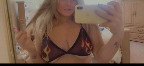 Flora Mae_ pornstar high quality picture