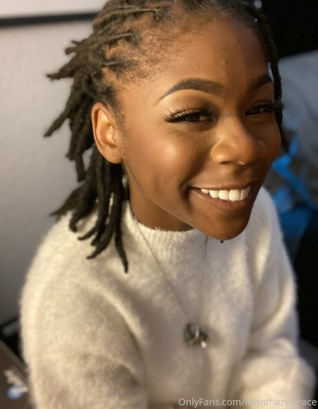 iwanthazelgrace pretty actress image