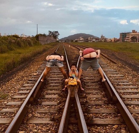 Denise Butterfly pretty model pic