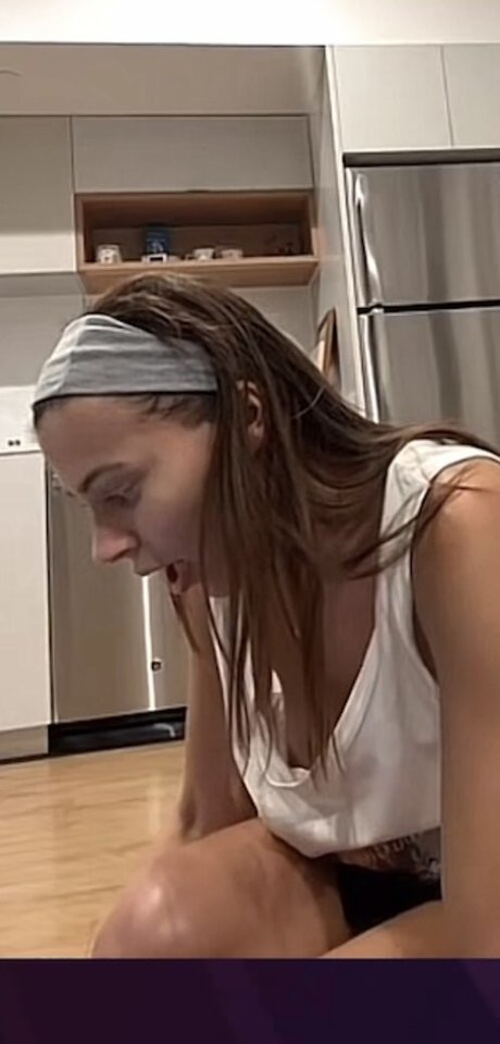 Samantha Saglibene star naked gallery