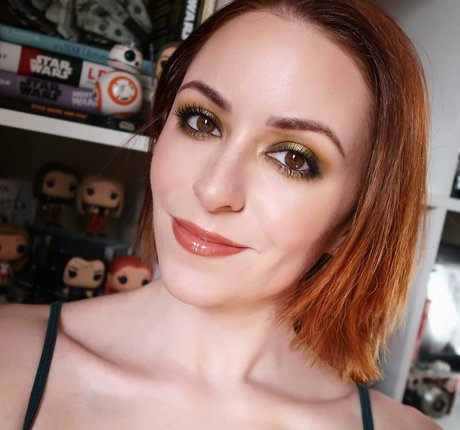 Mollie Damon model xxx pictures