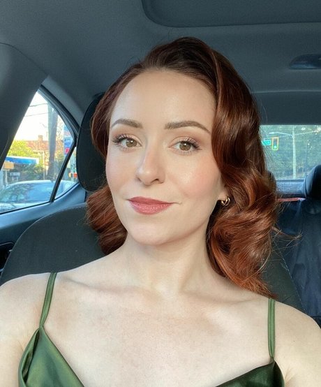 Mollie Damon naked model photos