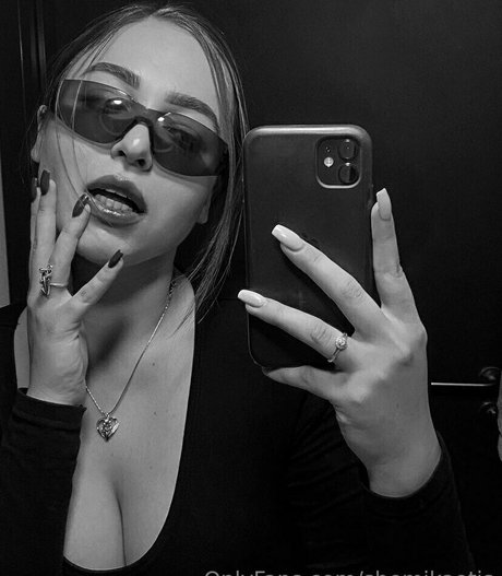 shemikaotis exclusive actress picture