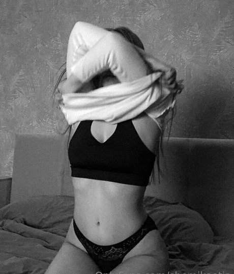 shemikaotis nice model photo