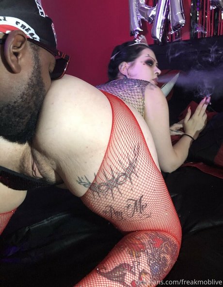 freakmoblive star naked gallery