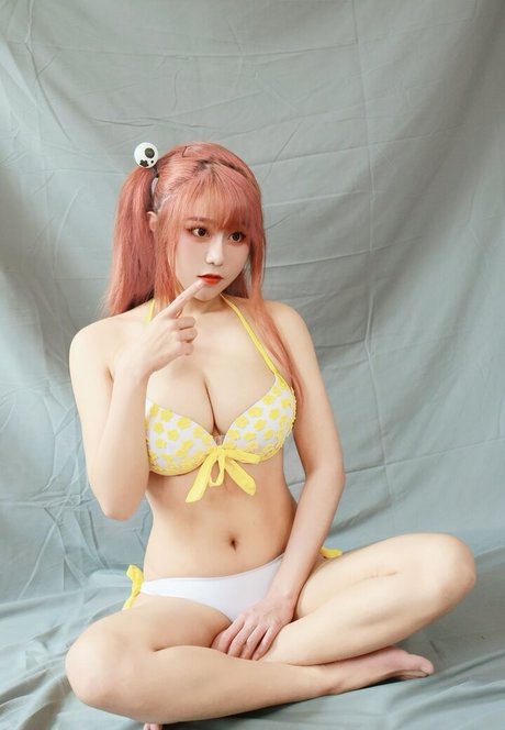 Uying star naked img