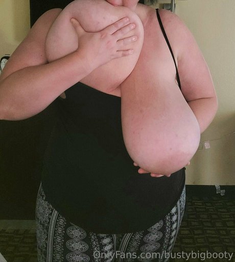 bustybigbooty high quality model images