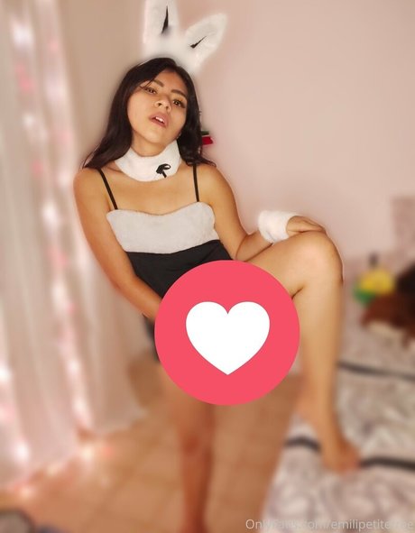 emilipetitefree star erotic photos