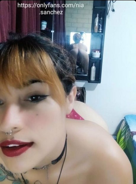 emilipetitefree beautiful actress image