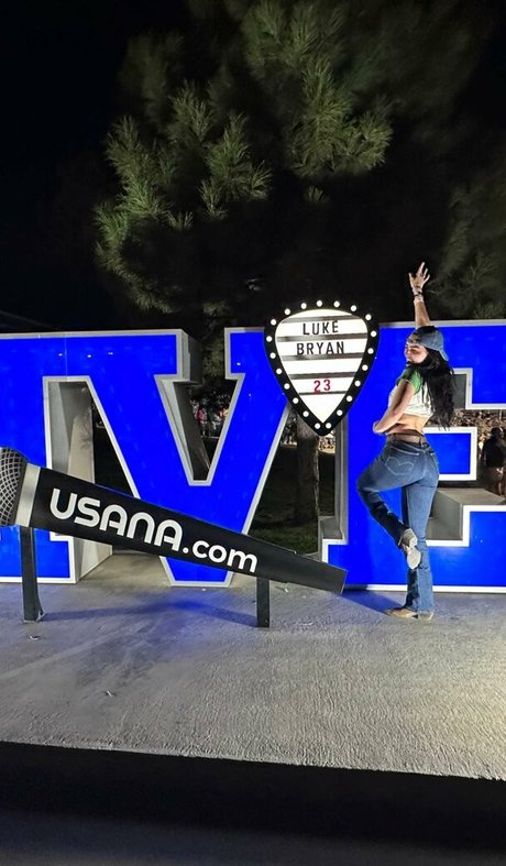 Indiana Massara pretty pornstar photo