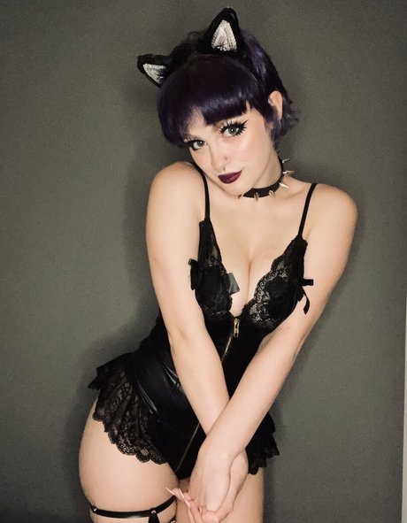 Kyranekko naked pornstar picture