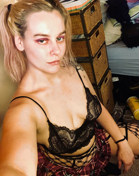 cali luve model exclusive photo