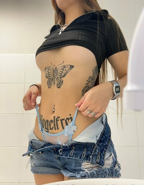 julicaroline model beautiful img