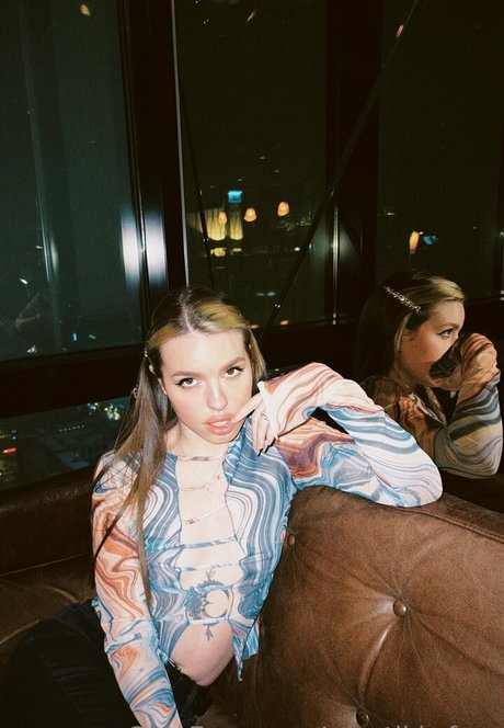 mallennnna star adult images