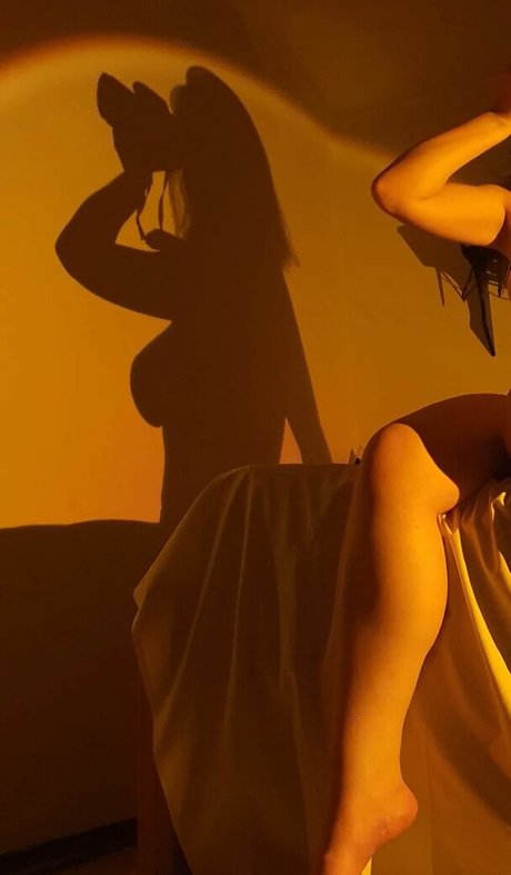 Abeia Mel art star gallery