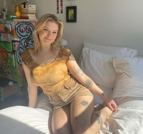 daisy world high quality pornstar image