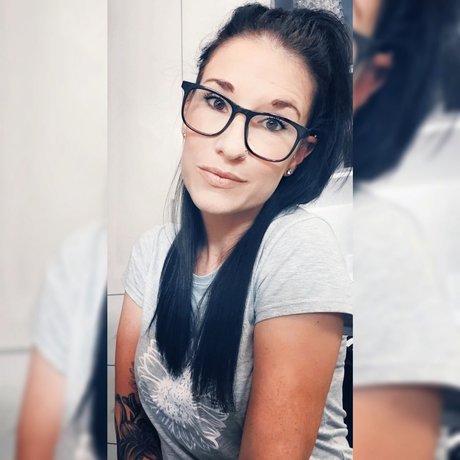 Dutch and Tatted model exclusive photos