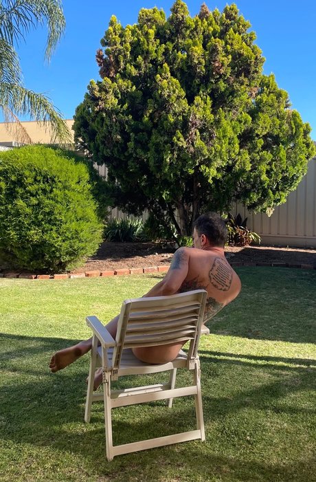 Naked Russ star erotic pic