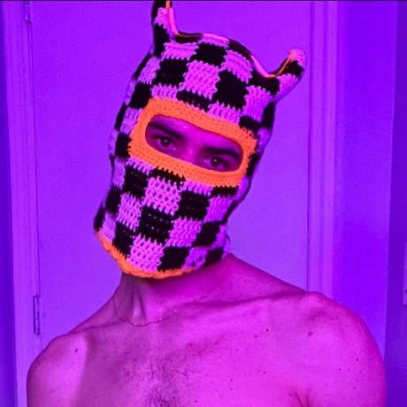 naked knitwit hot star pic