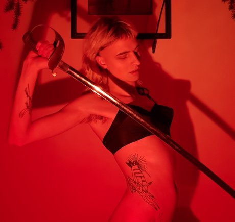 Sadie Dagger model adult images