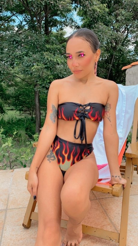 Alle fille petite_ pornstar erotic image