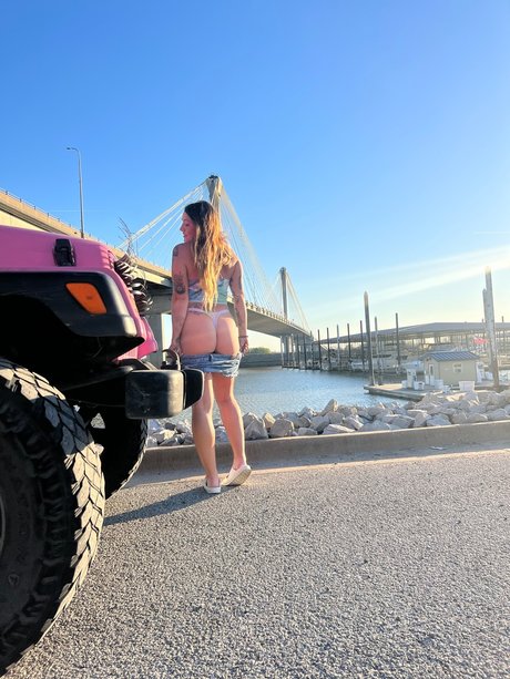 Courtneyyy_ star high quality pictures