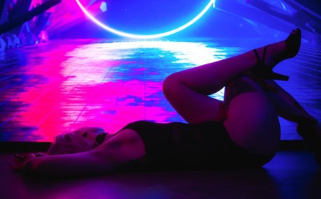 Nerdy Witch pornstar top pic