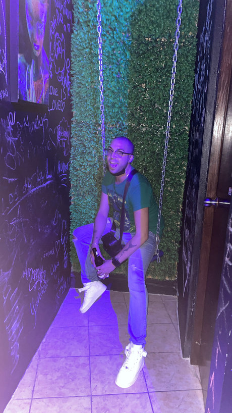 JNauj model perfect galleries