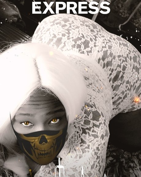 NikkiHard naked model picture