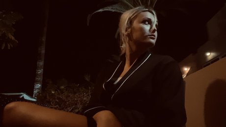 Nicotik nudes model photo